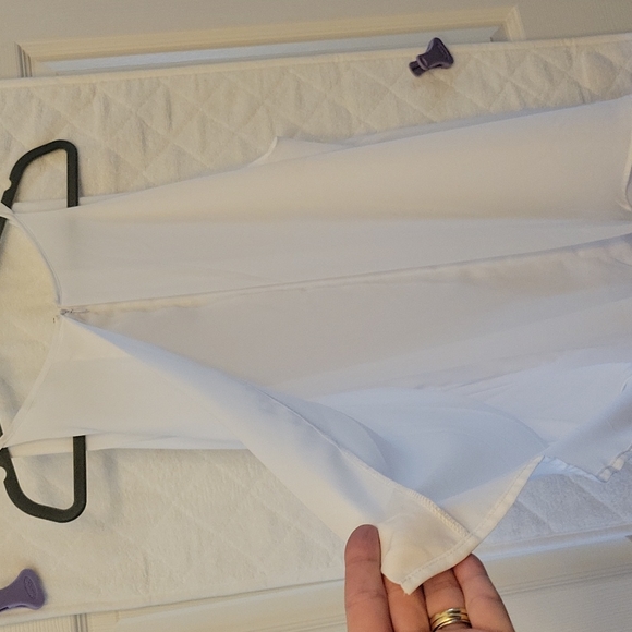 Valerie Steven's white Dressy Tank - Picture 5 of 5